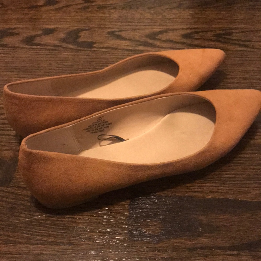 Nude suede pointed flats